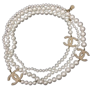 CHANEL Pearl Necklace